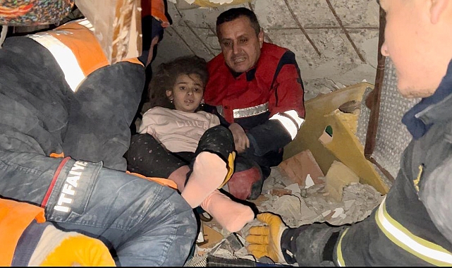 Çocukluk hayalini gerçekleştirdi, çocuklarını da gönüllü itfaiyeci yaptı