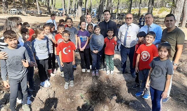 Cumhuriyet'in 101. yılı anısına fidan diktiler