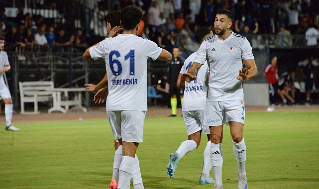 Fethiyespor evinde güldü