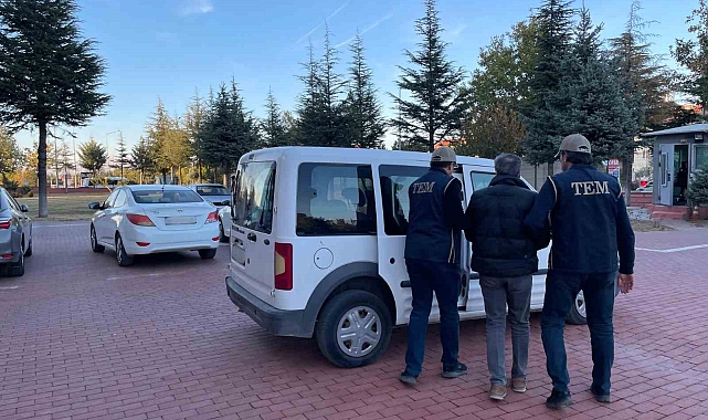 FETÖ'ye üye olma suçundan 6 yıl hapis cezasıyla aranan firari yakalandı