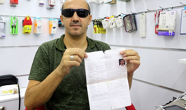 Görme engelli telefon tamircisi