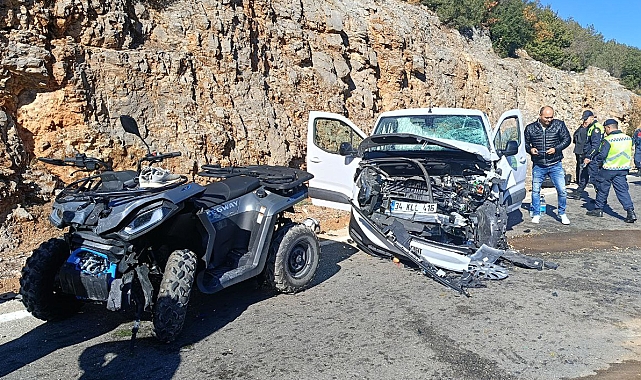 Hafif ticari araç ile ATV çarpıştı; sürücü öldü, eşi yaralı