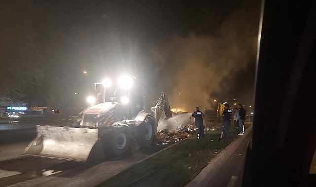 Hareket Halindeki Çöp Kamyonu Yanmaya Başladı
