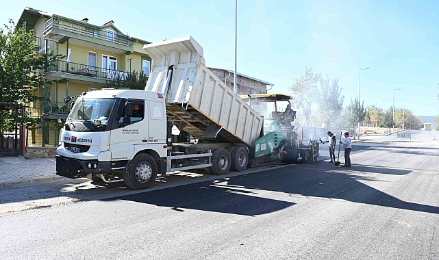 Isparta'da asfalt çalışmaları devam ediyor