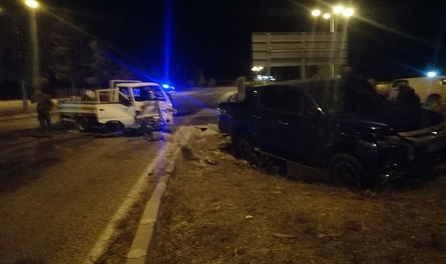Isparta'da kamyonet ile hafif ticari araç çarpıştı: 1 yaralı