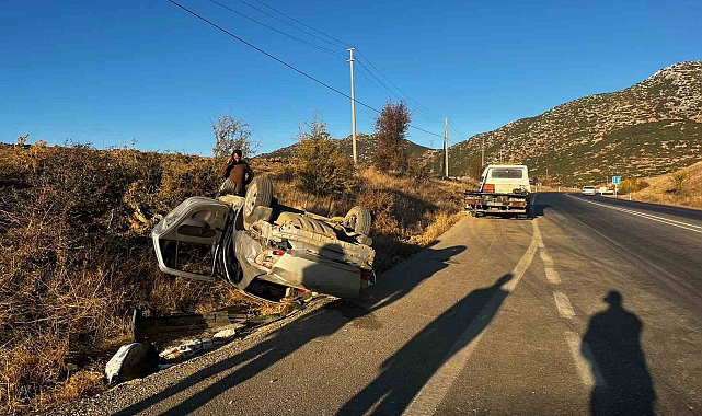 Isparta'da otomobil takla attı: 3 yaralı