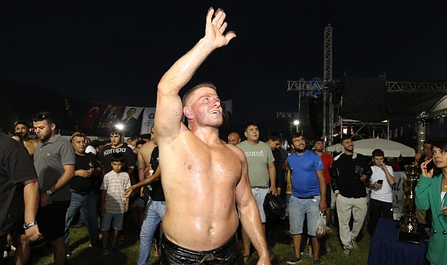 Kaş Güreşleri'nin Başpehlivanı İsmail Balaban oldu