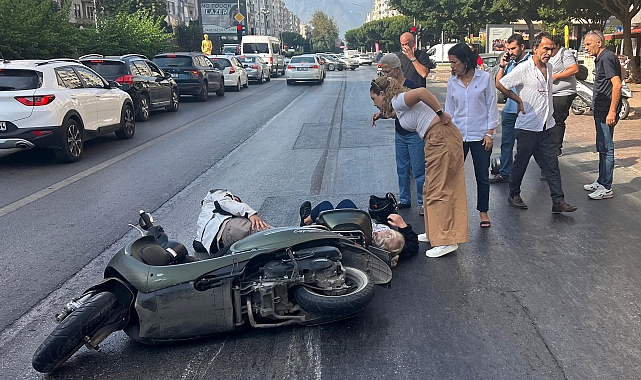 Kazada yaralanan 2 kişiye, nöbetten çıkan doktor müdahale etti