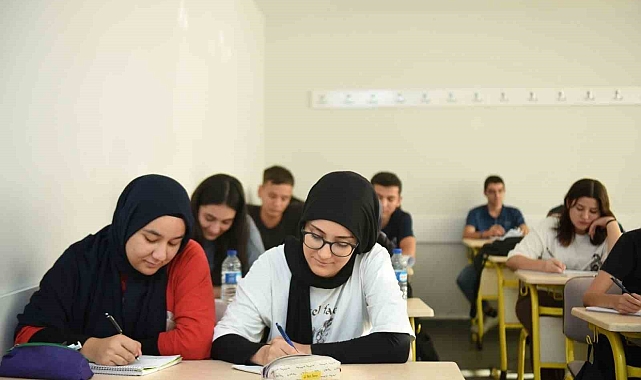 Kepez&#039;den öğrencilere YKS&#039;ye hazırlık desteği