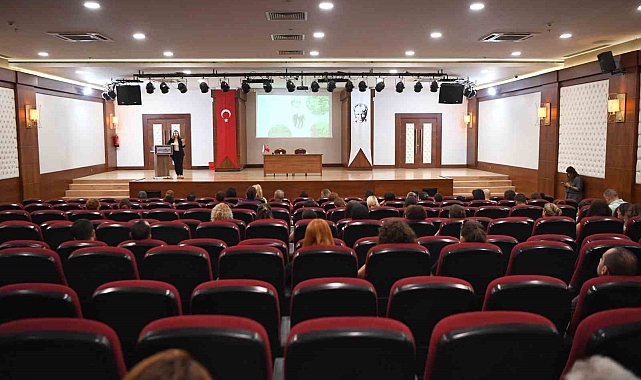 Konyaaltı'nda personele yaşlılarla iletişim eğitimi verildi
