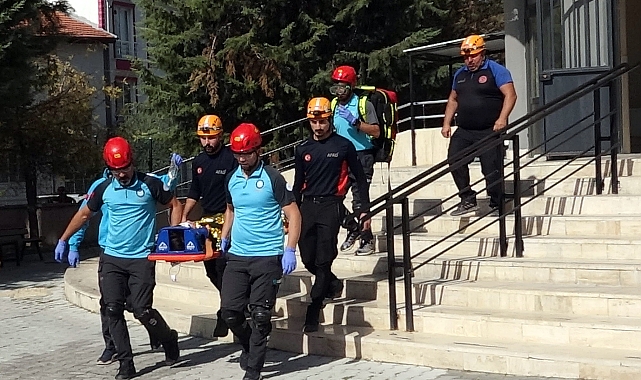 Lisedeki deprem tatbikatı gerçeğini aratmadı
