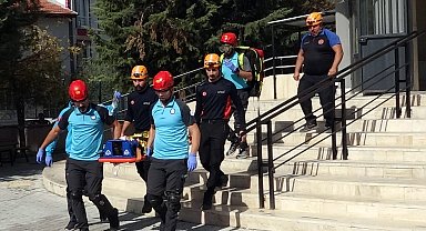 Lisedeki deprem tatbikatı gerçeğini aratmadı