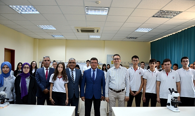 Lisenin yenilenen laboratuvarı açıldı