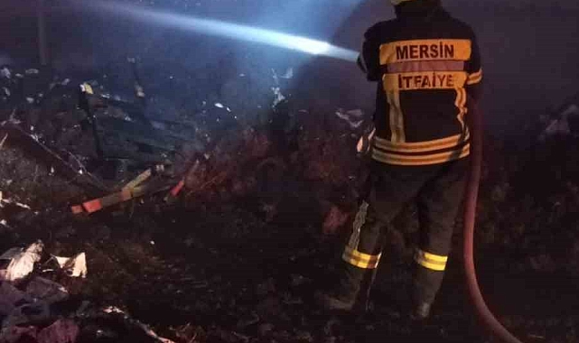 Mersin'de domates serasında korkutan yangın