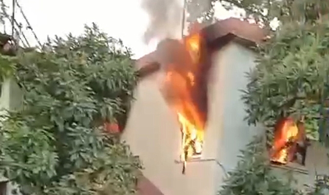 Mersin'de ev alev alev yandı