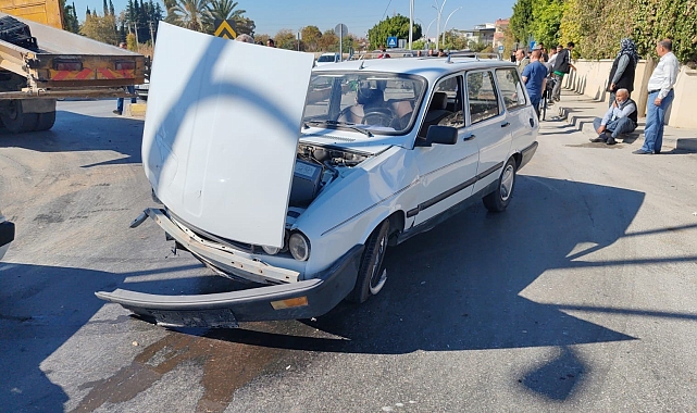 Mersin'de otomobil ile kamyonet çarpıştı: 2 yaralı
