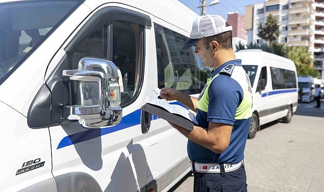 Mersin'de zabıta ekipleri okul servislerini denetliyor