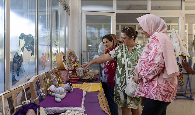 Mersinli kadınlar el emeği göz nuru eserlerini sergilediler