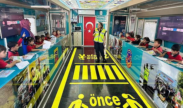 Mobil Trafik Eğitim TIR'ında farkındalık eğitimi