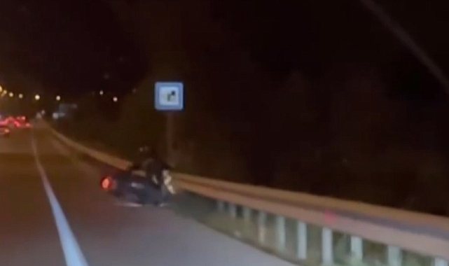 Motosikletiyle bariyere çarptı, yola devam edince minibüsün altına girdi