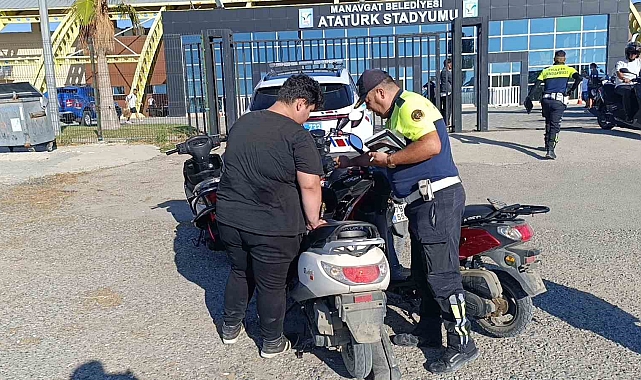 Motosikletlerin plakasını söküp drift pistine gittiler