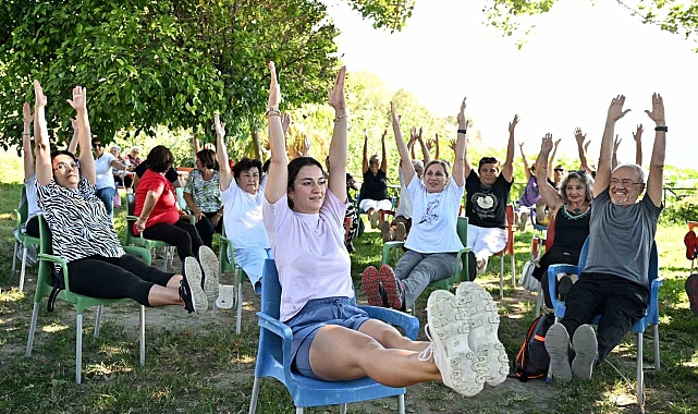 Muratpaşa'dan yaşlılar için yoga etkinliği