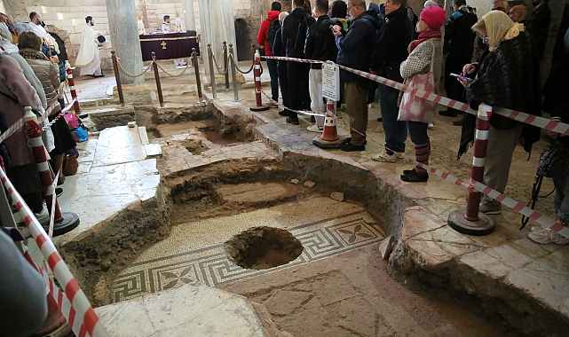 'Noel Baba'nın ayak bastığı mozaik kapatıldı