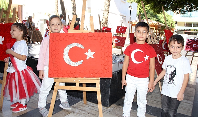 Öğrencilerden bayrak sergisi