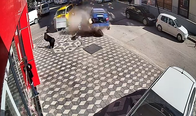 Otomobil ile taksinin çarpıştığı kaza kamerada