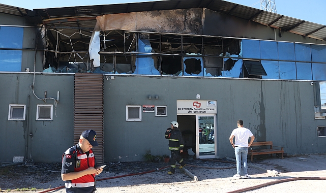 Otomobil yedek parça deposundaki yangın büyümeden söndürüldü