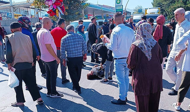 Otomobilin çarptığı 2 kişi yaralandı