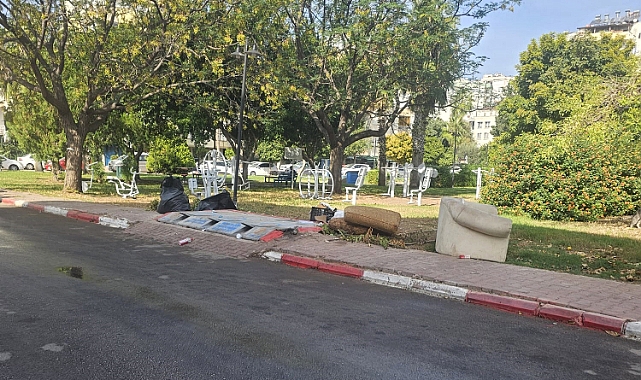 Parka Bırakılan Koltuk Takımları Şaşırtıyor