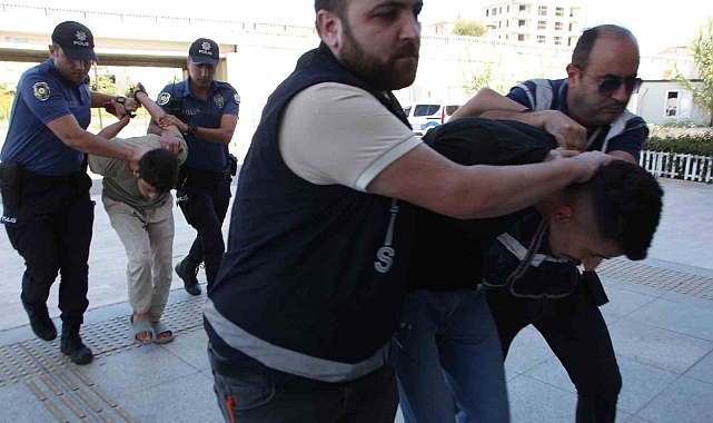 Polise silahlı saldırının zanlıları adliyeye çıkarıldı
