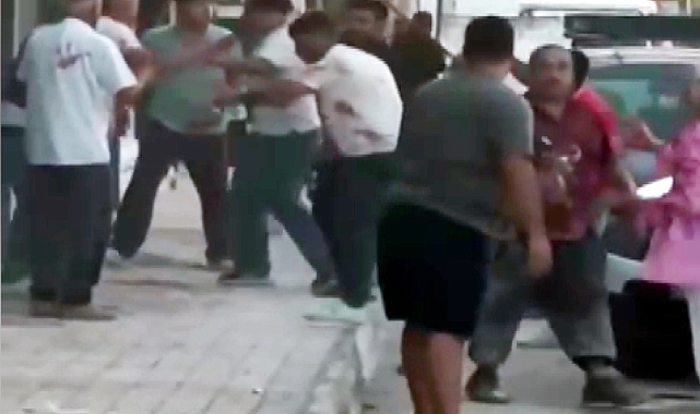 Polisi aradı, kavgayı görüntülemeye devam etti