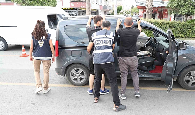 Polisi okul önlerinde 'kuş uçurtmuyor'