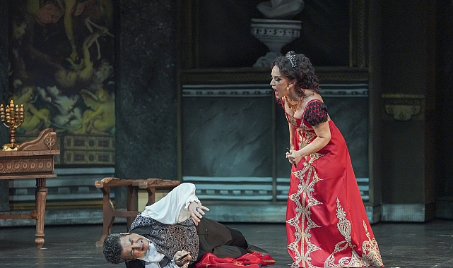 Sezonun ilk opera temsili 'Tosca'