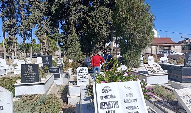Tarsus'ta bir kişi mezar başında hayatını kaybetti