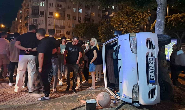 Ticari taksi ile minibüs çarpıştı, ortalık savaş alanına döndü