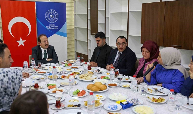 Vali Pehlivan yurt binasını inceledi, öğrencilerle bir araya geldi