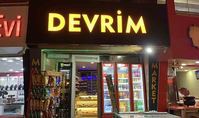 Yangından etkilenen vatandaşlara boş büfeden su alıp parasını tezgaha bıraktılar