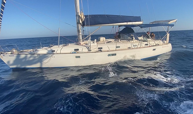 Yelkenliyle Bodrum'dan İtalya'ya umut yolculuğu Sahil Güvenlik'e takıldı