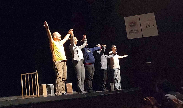 Yenişehir Belediyesi Şehir Tiyatrosu Maltepe'de sahne aldı