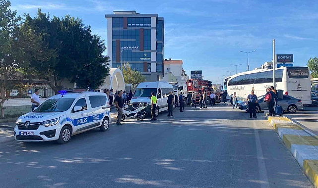 Yolcu otobüsü, minibüs ve vincin karıştığı kazada otobüs sürücüsü yaralandı
