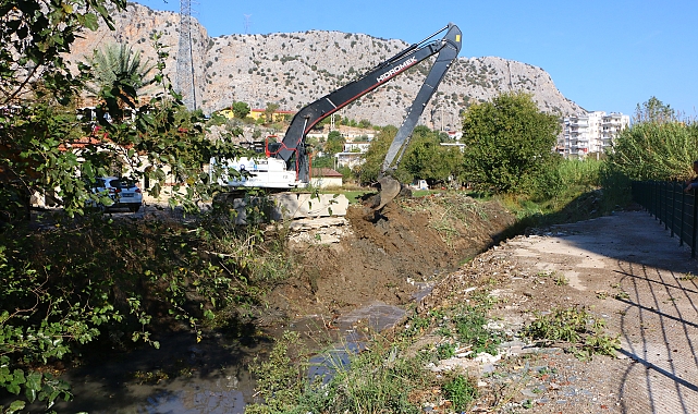 Açık dere ve kanallarda temizlik