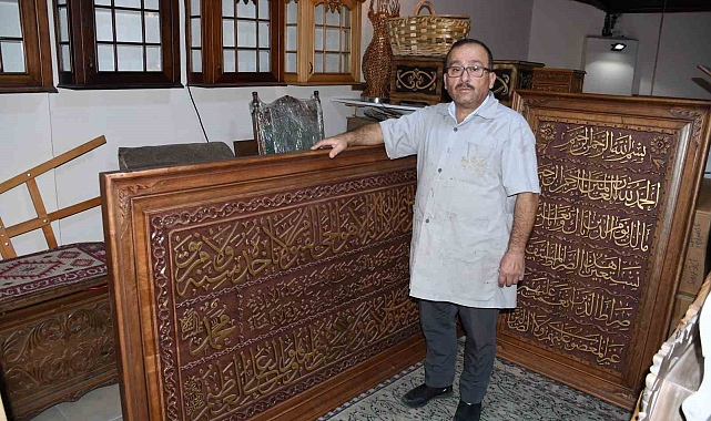 Ahşap oymacılığı sanatını kendi imkanları ile yaşatmaya çalışıyor