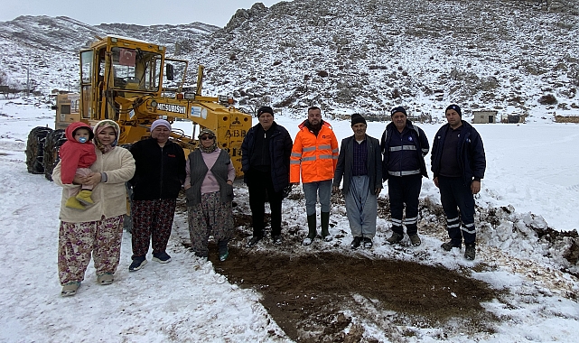 Akseki'de karda mahsur kalan 3 aile kurtarıldı