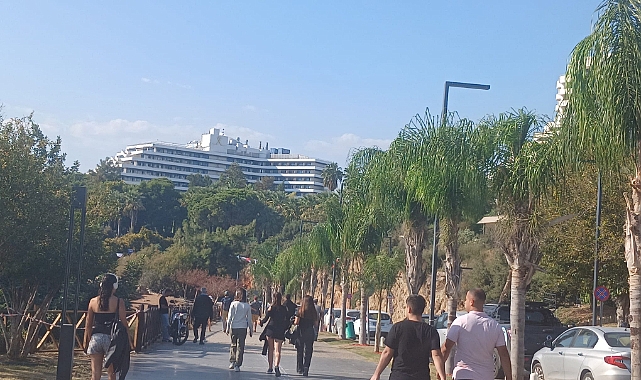 Antalya’da Kasım Sıcağı: Sahiller Yaz Gibi