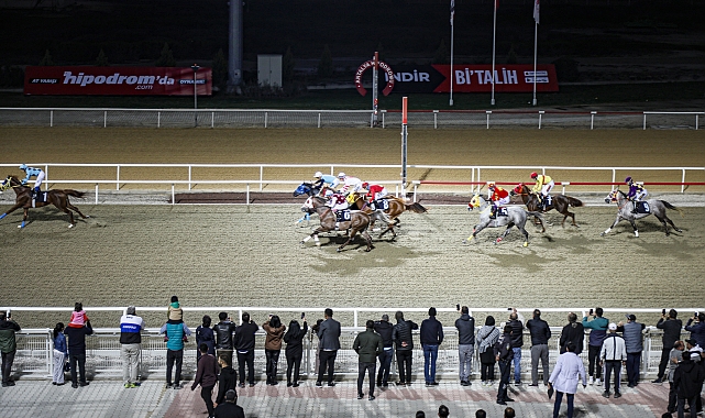 Antalya Hipodromu'nda sezonun ilk yarışları başladı