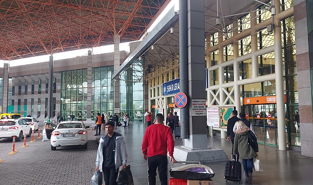 Antalya Otogarda Ara Tatil Hareketliliği