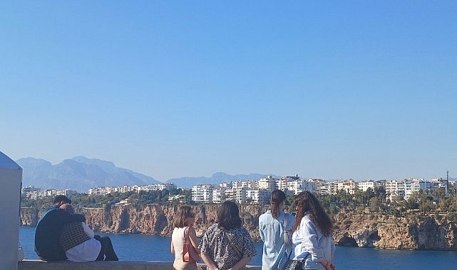 Antalya Turistleri Ağırlamaya Devam Ediyor